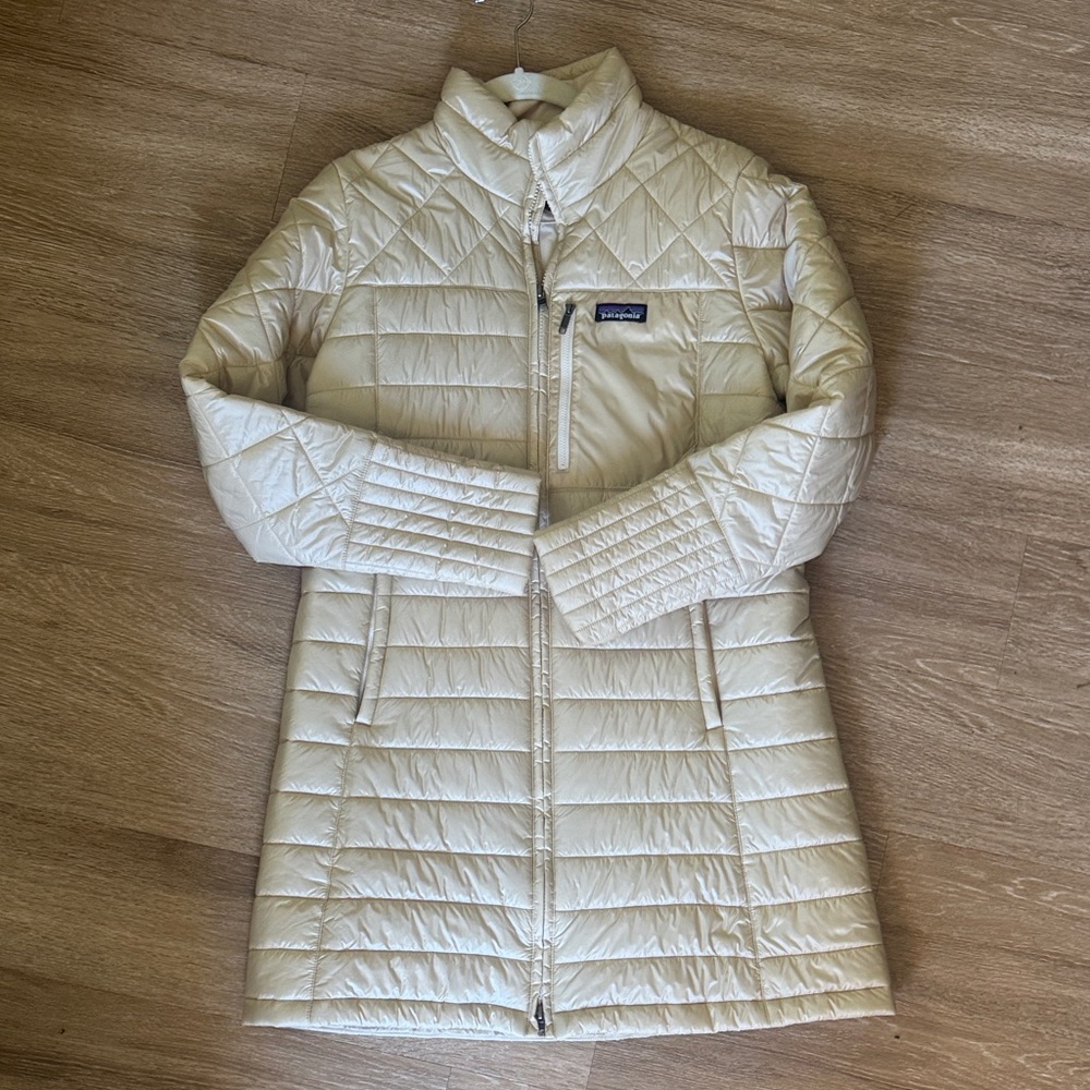 Patagonia Women's Light Cream Puffer Coat